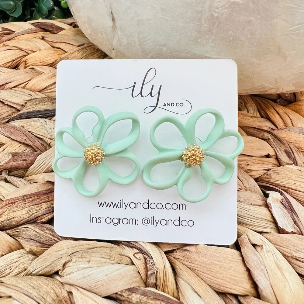 New Small Mint Green and Gold Flower Stud Earrings | Lightweight | Floral